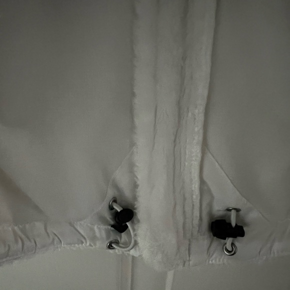 The North Face White Plush Fleece Jacket-
Size L - Picture 9 of 9